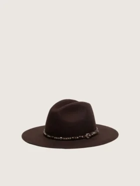 Cappello color caffè con cinturino in pelle borchiato