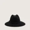 Cappello nero con cinturino in pelle