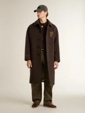 Cappotto da uomo Journey monopetto in misto lana stropicciata con spilla floreale