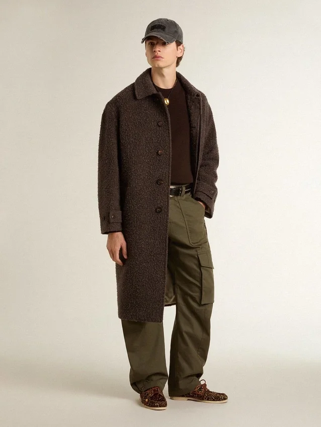 Cappotto da uomo Journey monopetto in misto lana stropicciata con spilla floreale