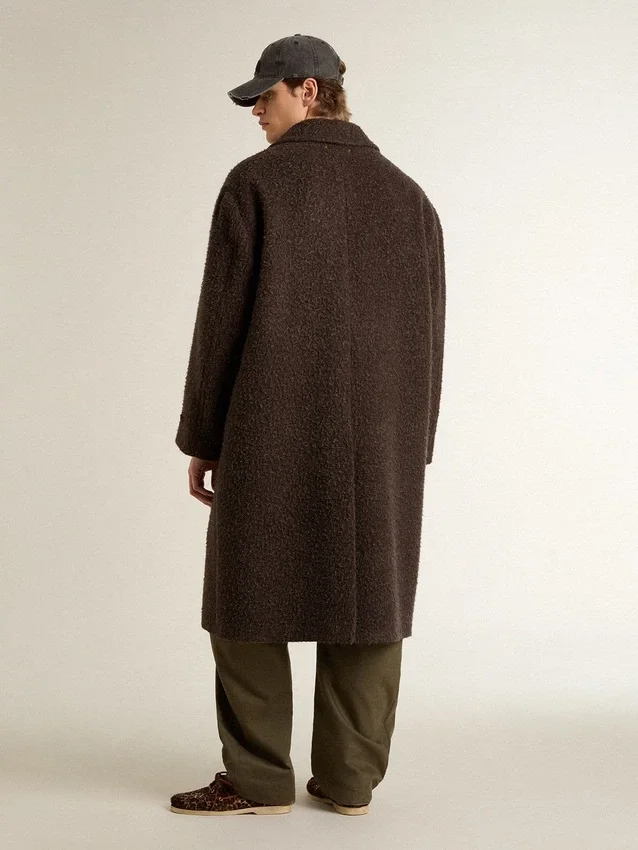 Cappotto da uomo Journey monopetto in misto lana stropicciata con spilla floreale