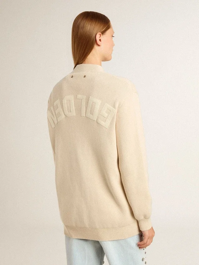 Cardigan da donna beige con scritta “Golden” sul retro