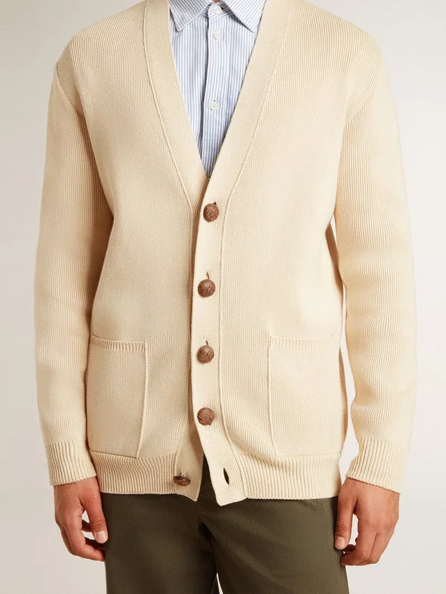 Cardigan da uomo beige con scritta “Golden” sul retro