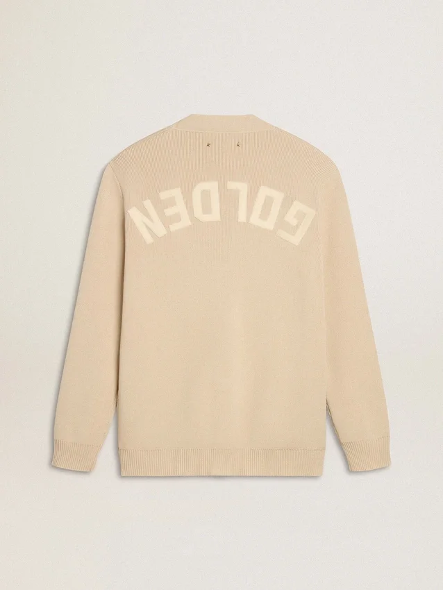 Cardigan da uomo beige con scritta “Golden” sul retro