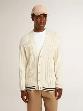 Cardigan da uomo in cotone bianco con motivo a trecce e bordi a costine blu