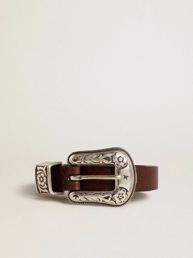 Cintura da donna in pelle marrone scuro con fibbia decorata color argento