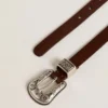 Cintura da donna in pelle marrone scuro con fibbia decorata color argento