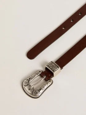 Cintura da donna in pelle marrone scuro con fibbia decorata color argento