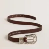Cintura da donna in pelle marrone scuro con fibbia decorata color argento
