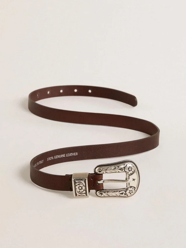 Cintura da donna in pelle marrone scuro con fibbia decorata color argento
