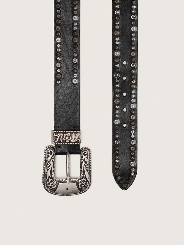 Cintura da donna in pelle nera con borchie