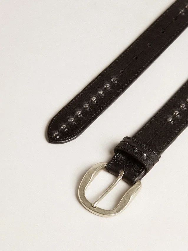 Cintura in pelle nera con borchie