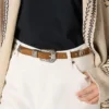 Cintura sottile in pizzo di nabuk color nocciola con intarsi decorativi