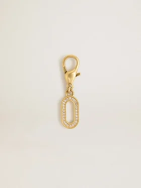 Ciondolo a forma di lettera O in ottone color oro con cristalli