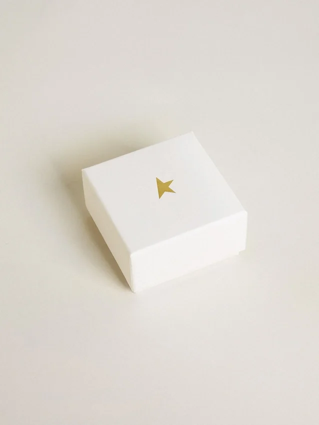 Ciondolo a forma di lettera S in ottone color oro con cristalli