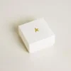 Ciondolo a forma di lettera W in ottone color oro con cristalli