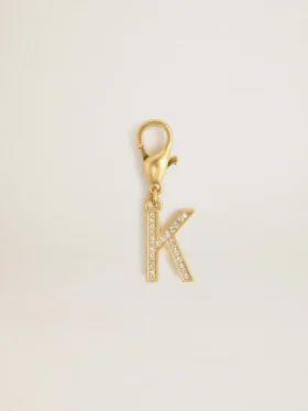 Ciondolo con la lettera K in ottone color oro con cristalli