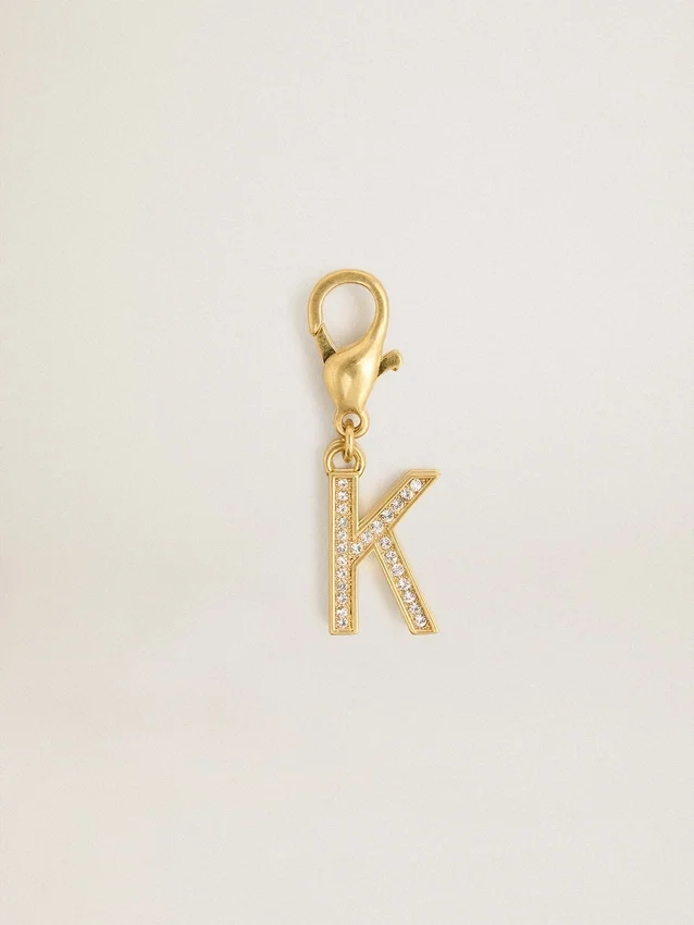 Ciondolo con la lettera K in ottone color oro con cristalli