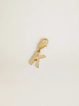 Ciondolo con la lettera K in ottone color oro con cristalli