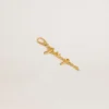 Ciondolo in ottone color oro con firma golden goose