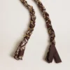 Ciondolo in tessuto intrecciato bordeaux con catenella in ottone