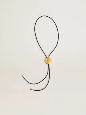Collana con bolo tie Jewelmates in pelle nera con dettagli in metallo oro anticato