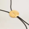 Collana con bolo tie Jewelmates in pelle nera con dettagli in metallo oro anticato