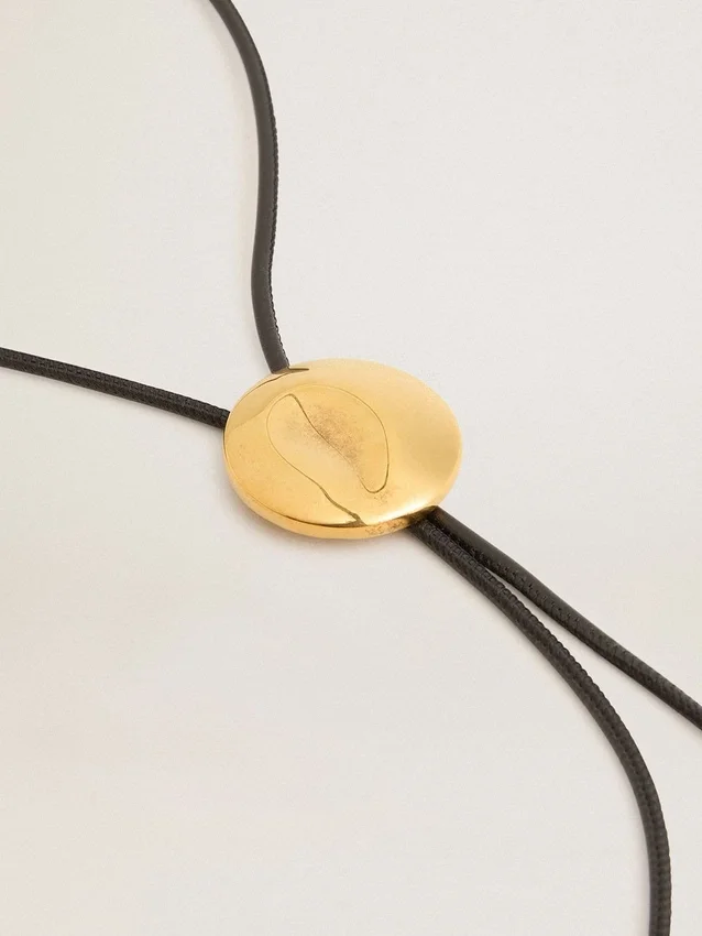 Collana con bolo tie Jewelmates in pelle nera con dettagli in metallo oro anticato