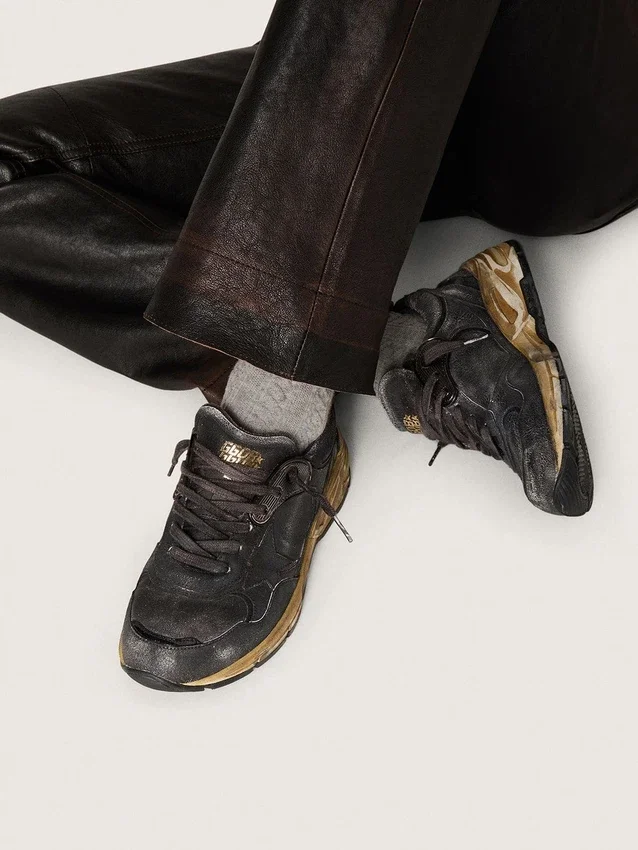 Dad-Star da donna in pelle naplak nera e pelle crackle con stella nera e linguetta sul tallone