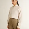 Felpa corta da donna in cotone color crema con cristalli sul davanti