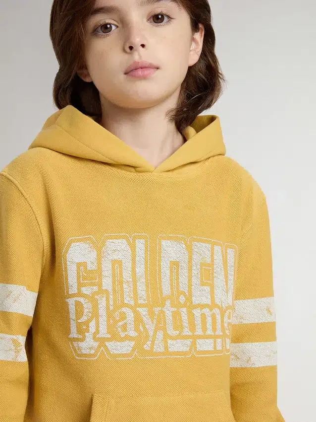 Felpa gialla da bambino con stampa vintage