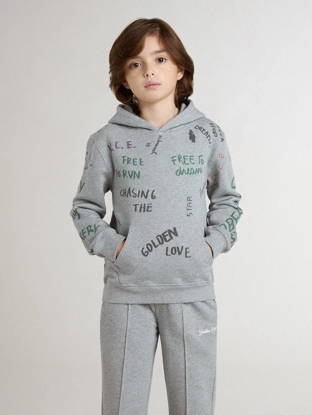 Felpa grigia da bambino con scritte stampate multicolori