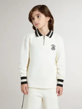 Felpa polo da bambino in cotone bianco con ricamo sul petto e stampa sul retro