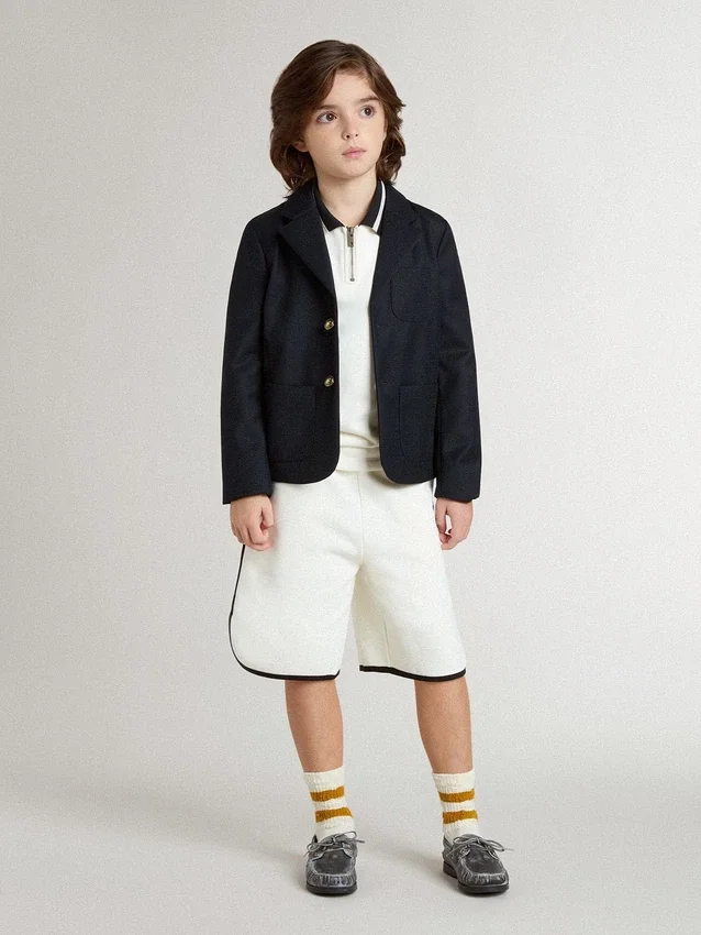 Felpa polo da bambino in cotone bianco con ricamo sul petto e stampa sul retro