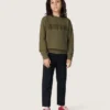 Felpa unisex dorata in cotone verde militare con logo rovesciato