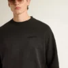 Felpa unisex in cotone nero effetto consumato con logo ricamato
