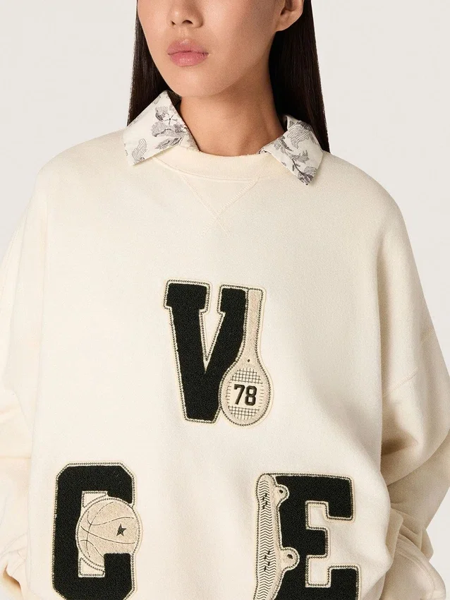Felpa unisex in cotone Star in bianco vintage con toppe ricamate VCE
