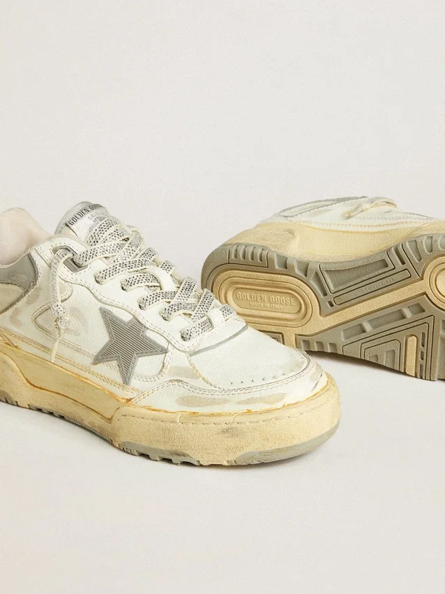 Forty2 da donna in pelle bianca con lacci con cristalli Swarovski e stella in TPU grigia