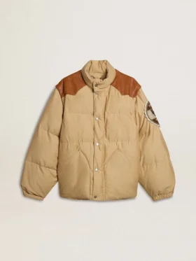 Giacca bomber beige con dettagli in pelle e toppe