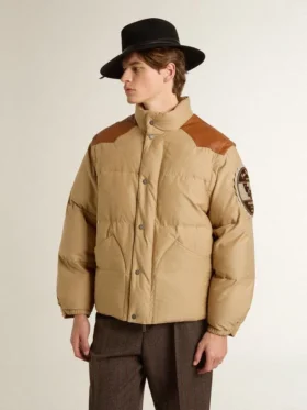 Giacca bomber beige con dettagli in pelle e toppe