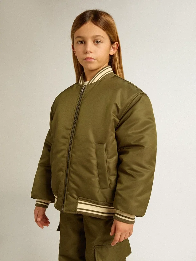 Giacca bomber da bambino in nylon verde militare con scritta sul retro