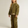 Giacca bomber da bambino in nylon verde militare con scritta sul retro