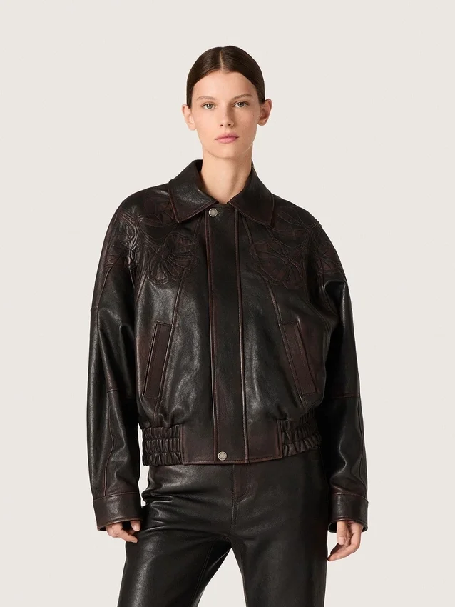 Giacca bomber da donna in pelle nappa bordeaux scuro con ricami floreali