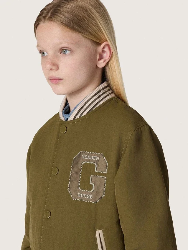 Giacca bomber unisex Journey in twill di nylon verde militare con toppa ricamata