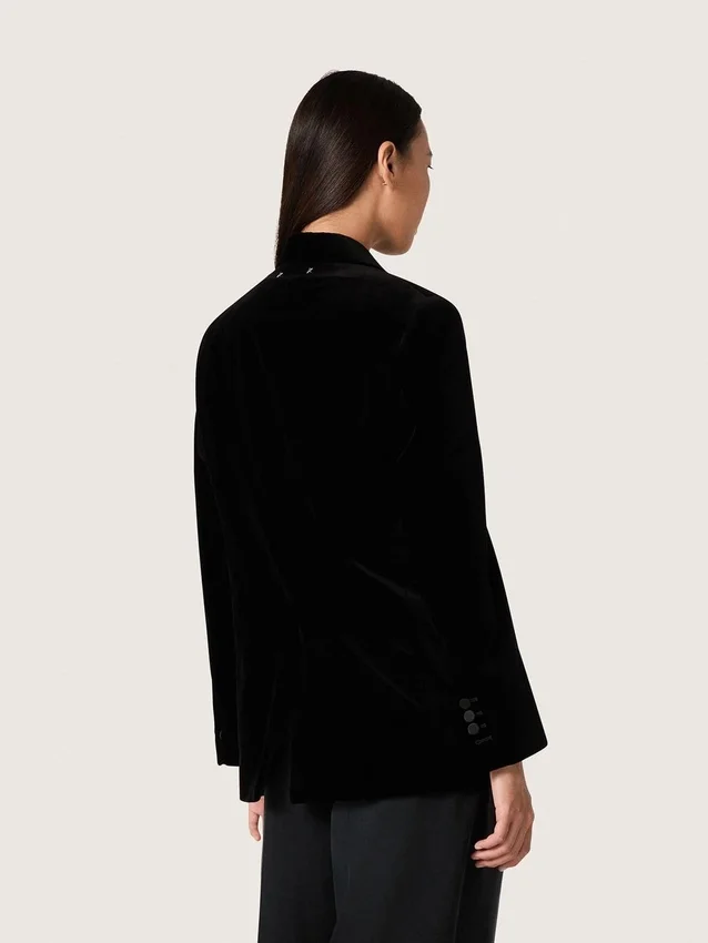 Giacca da donna doppiopetto in velluto nero con revers in raso nero
