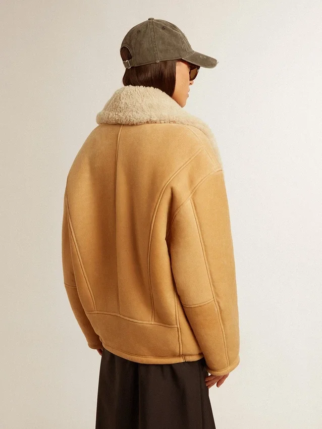 Giacca da donna in pelle di pecora con ampio collo a scialle in shearling