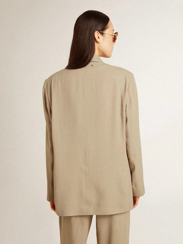 Giacca da donna monopetto beige a righe sottili con vestibilità oversize