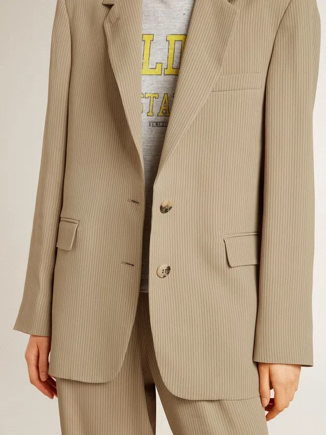 Giacca da donna monopetto beige a righe sottili con vestibilità oversize