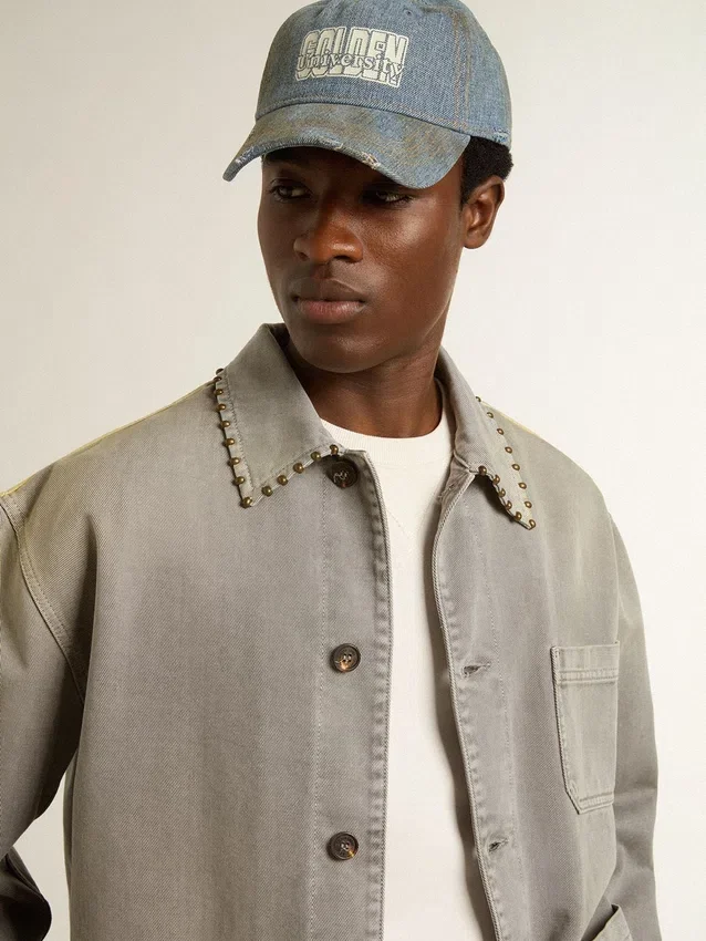 Giacca da uomo in denim grigio con borchie