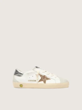 Giovane Super-Star con stella glitterata dorata e linguetta sul tallone in pelle metallizzata argento